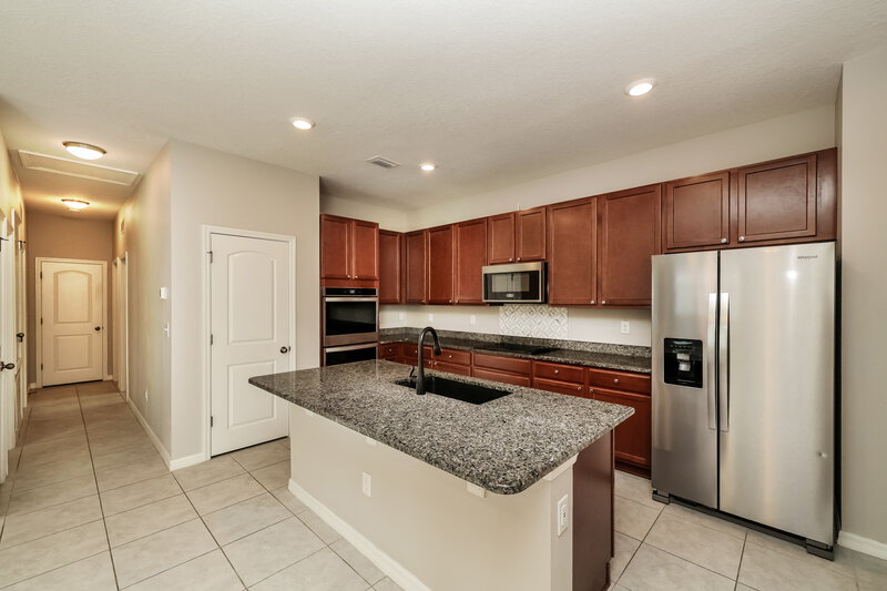 2,165/Mo, 7729 Sunshine Bridge Ave Gibsonton, FL 33534 Kitchen View