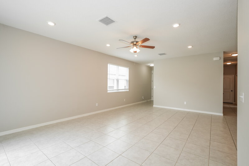 2,330/Mo, 7729 Sunshine Bridge Ave Gibsonton, FL 33534 Living Room View 3
