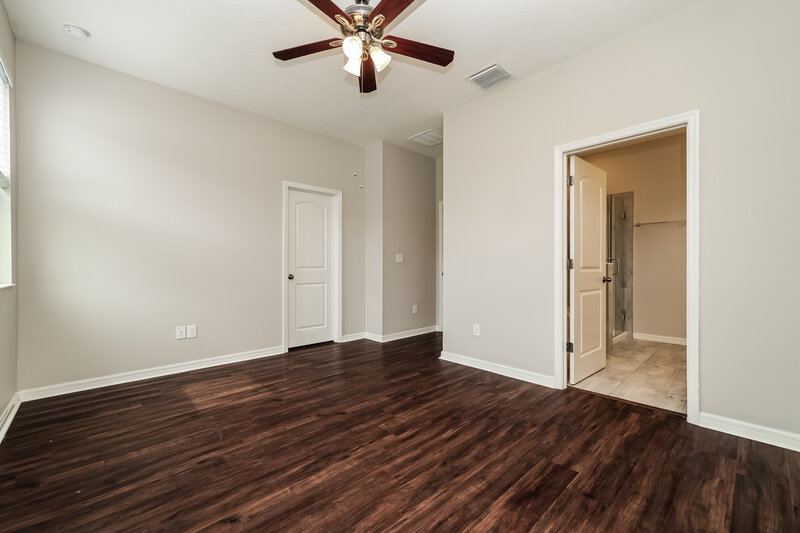 2,165/Mo, 7729 Sunshine Bridge Ave Gibsonton, FL 33534 Main Bedroom View 2