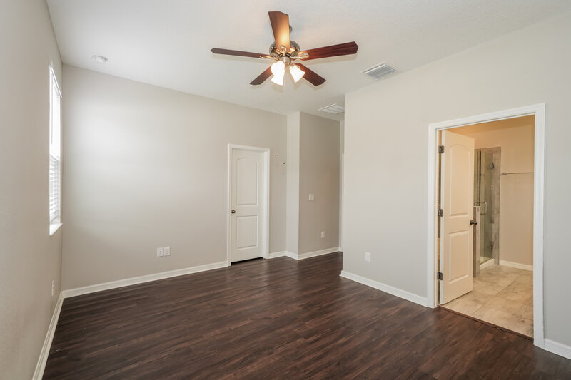 2,330/Mo, 7729 Sunshine Bridge Ave Gibsonton, FL 33534 Main Bedroom View 2