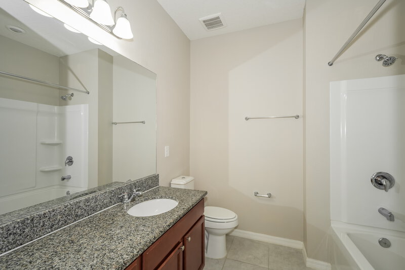 2,330/Mo, 7729 Sunshine Bridge Ave Gibsonton, FL 33534 Bathroom View