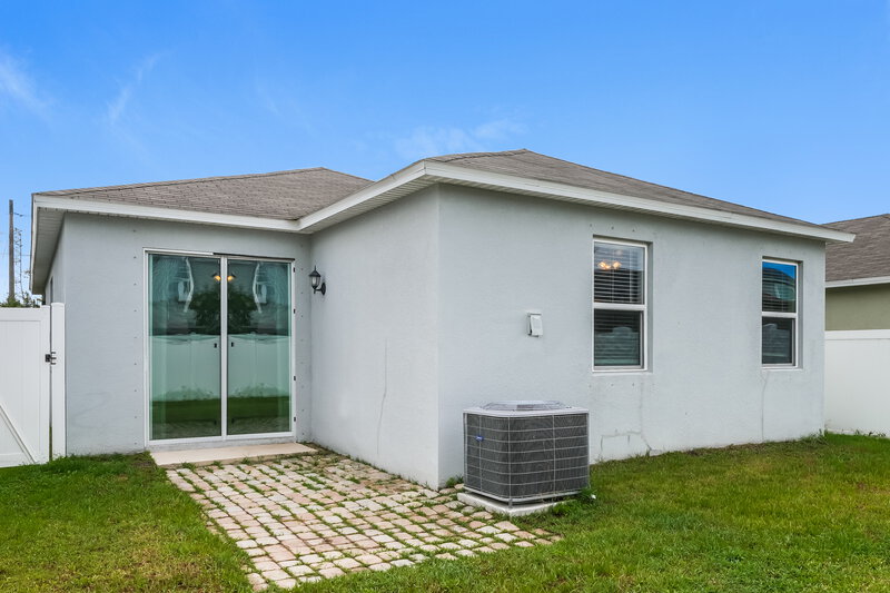 2,330/Mo, 7729 Sunshine Bridge Ave Gibsonton, FL 33534 Rear View 2