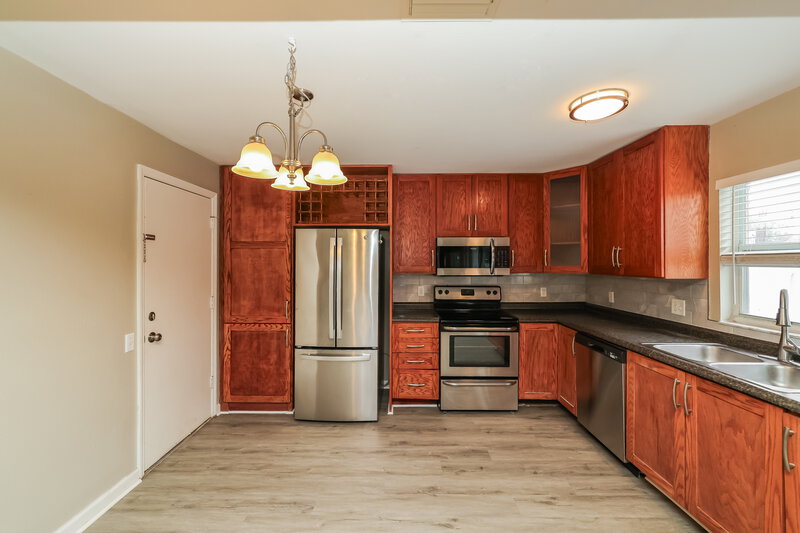 2,005/Mo, 12420 Dawn Vista Dr Riverview, FL 33578 Kitchen View 2