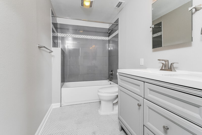 2,090/Mo, 12420 Dawn Vista Dr Riverview, FL 33578 Main Bathroom View