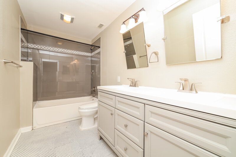 2,005/Mo, 12420 Dawn Vista Dr Riverview, FL 33578 Main Bathroom View