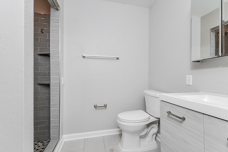 2,090/Mo, 12420 Dawn Vista Dr Riverview, FL 33578 Bathroom View