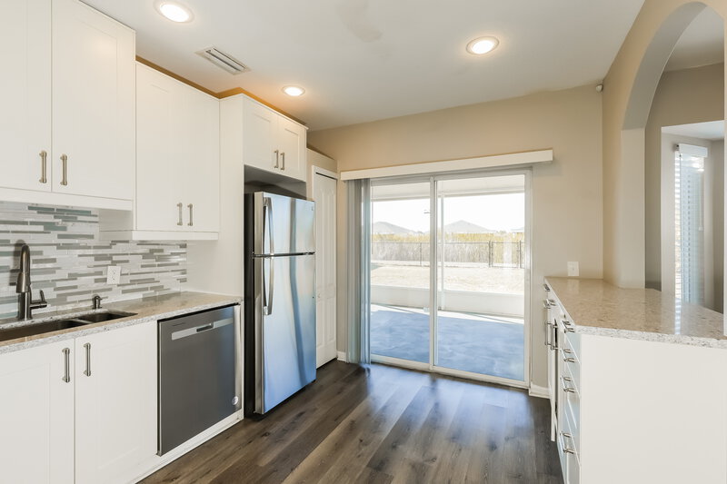 2,165/Mo, 12527 Evington Point Dr Riverview, FL 33579 Kitchen View