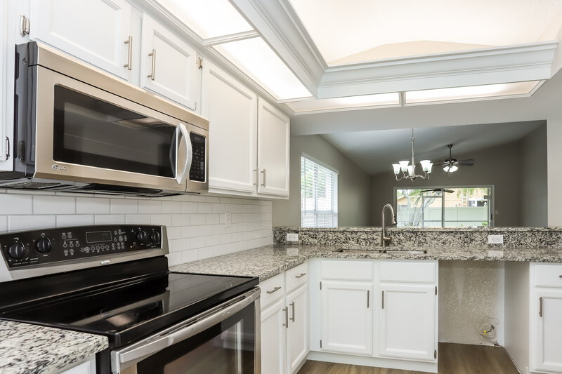 2,545/Mo, 2013 Thornbush Pl Brandon, FL 33511 Kitchen View