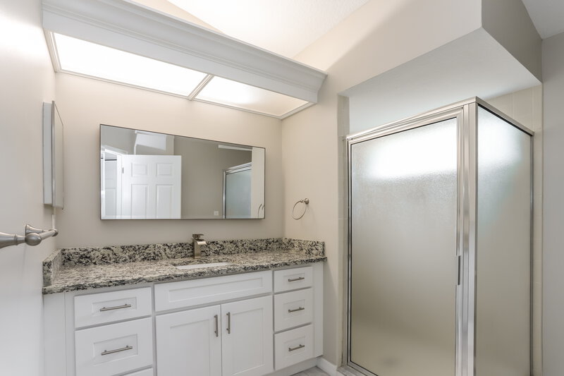 2,545/Mo, 2013 Thornbush Pl Brandon, FL 33511 Main Bathroom View