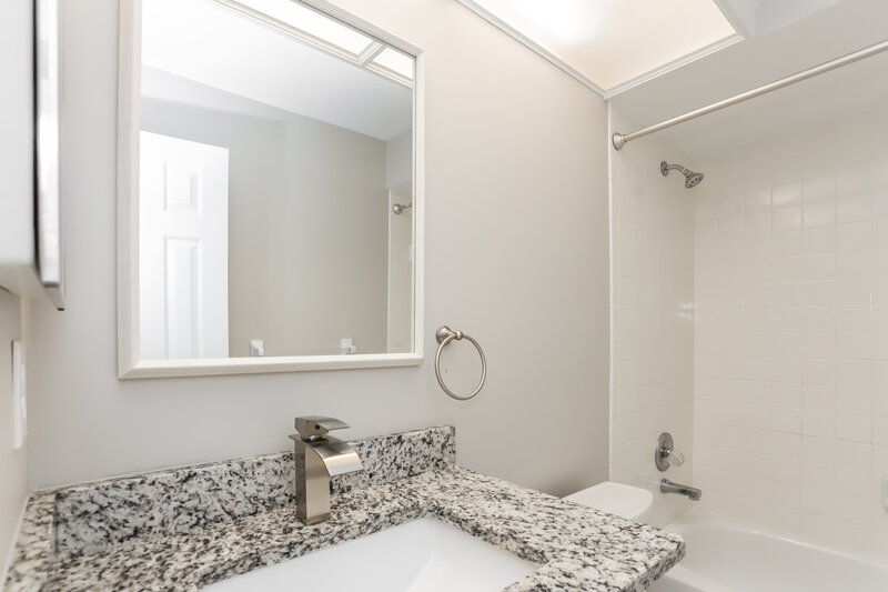 2,545/Mo, 2013 Thornbush Pl Brandon, FL 33511 Bathroom View