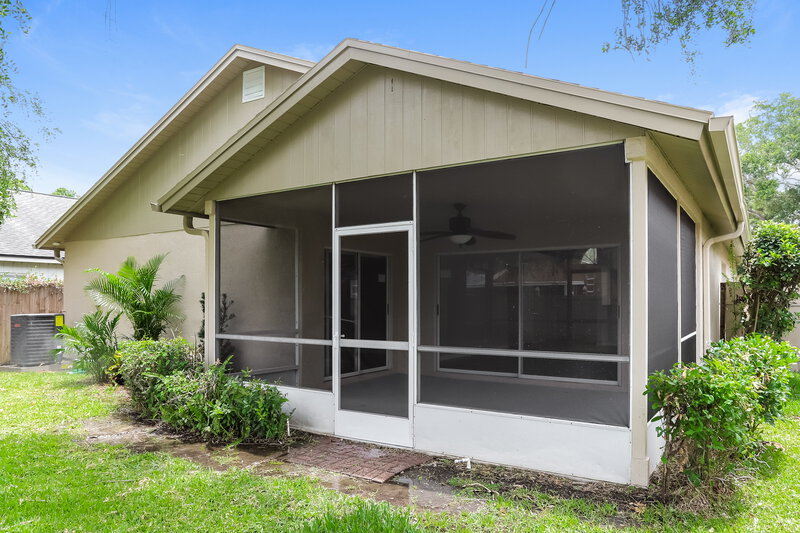 2,545/Mo, 2013 Thornbush Pl Brandon, FL 33511 Rear View