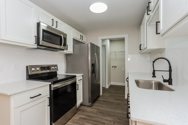 2,160/Mo, 1038 Bridlewood Way Brandon, FL 33511 Kitchen View