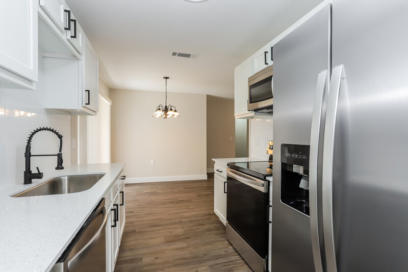 2,160/Mo, 1038 Bridlewood Way Brandon, FL 33511 Kitchen View 2