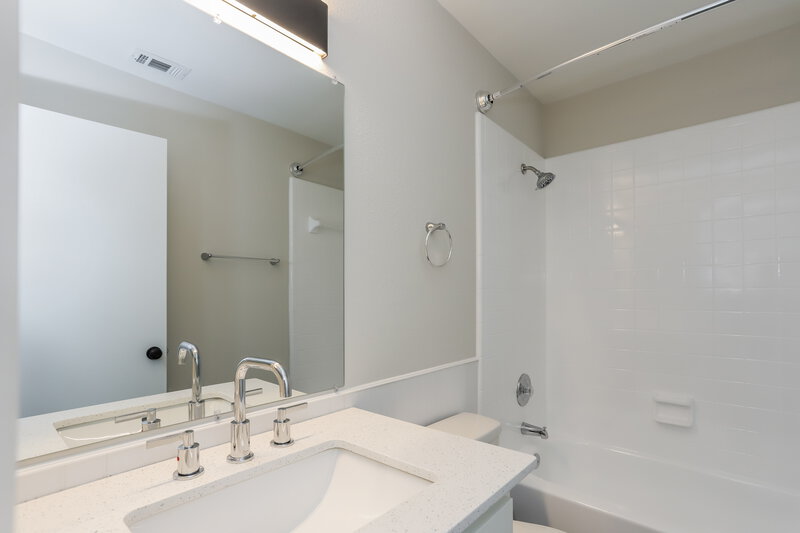2,160/Mo, 1038 Bridlewood Way Brandon, FL 33511 Bathroom View 2