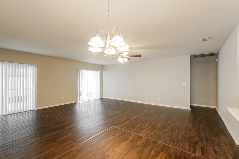 2,370/Mo, 814 Settlers Rd Tampa, FL 33613 Dining Room View 2