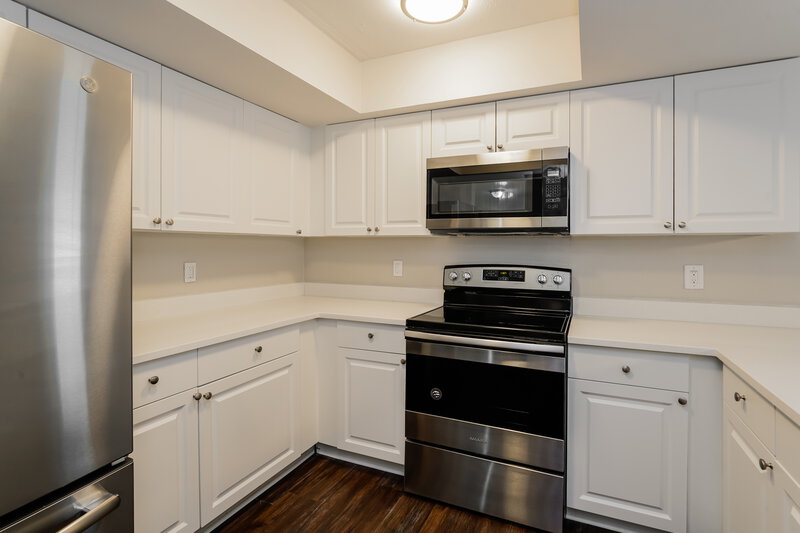 2,370/Mo, 814 Settlers Rd Tampa, FL 33613 Kitchen View