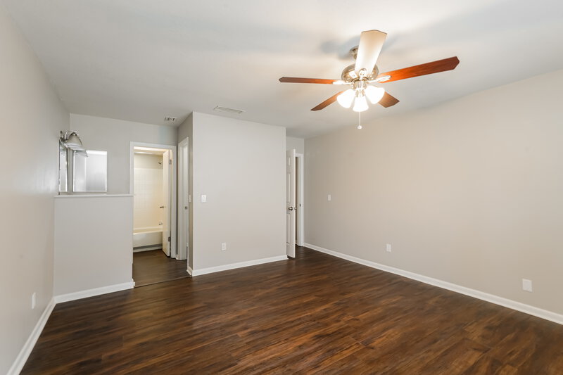 2,370/Mo, 814 Settlers Rd Tampa, FL 33613 Bedroom View