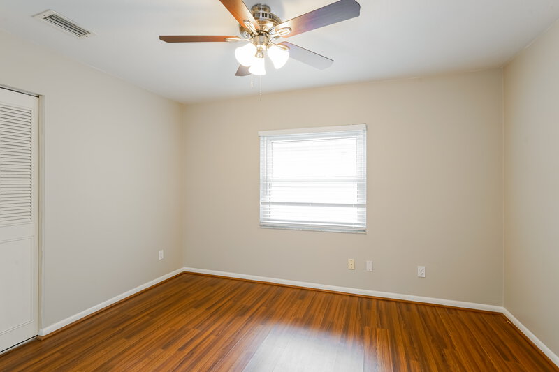 2,370/Mo, 814 Settlers Rd Tampa, FL 33613 Main Bedroom View
