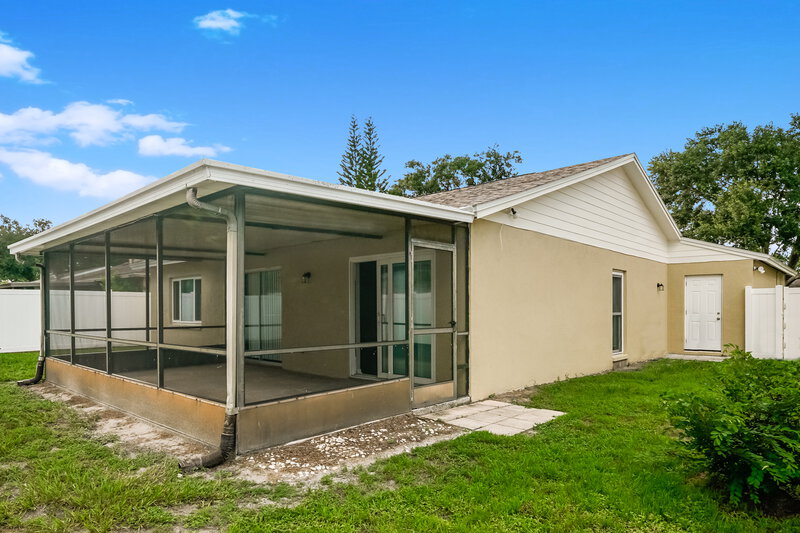 2,370/Mo, 814 Settlers Rd Tampa, FL 33613 Rear View