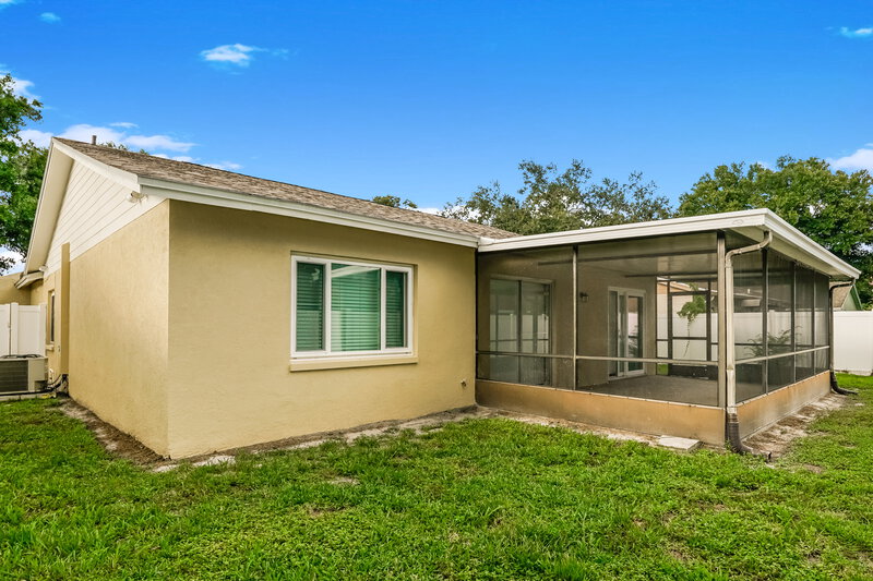 2,370/Mo, 814 Settlers Rd Tampa, FL 33613 Rear View 2