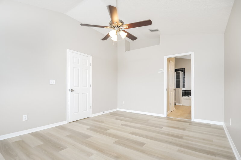 2,610/Mo, 1221 Barclay Wood Dr Ruskin, FL 33570 Main Bedroom View