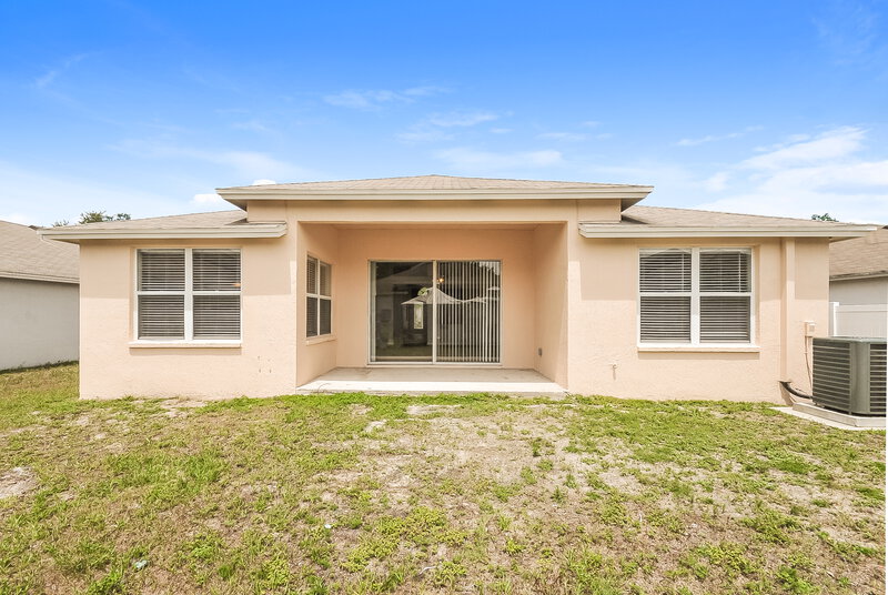 2,610/Mo, 1221 Barclay Wood Dr Ruskin, FL 33570 Rear View