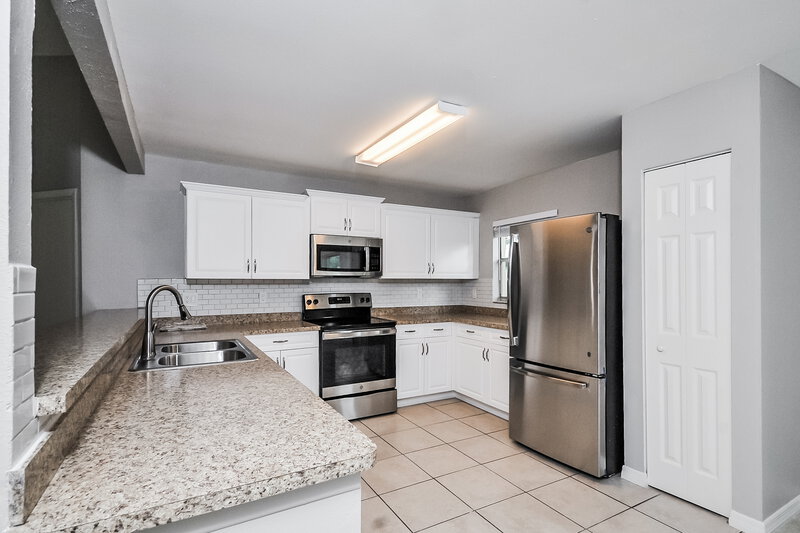 3,220/Mo, 1903 Dartford Ct Valrico, FL 33594 Kitchen View 2
