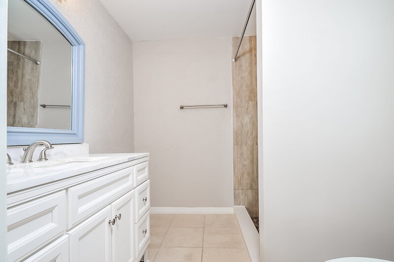 3,220/Mo, 1903 Dartford Ct Valrico, FL 33594 Main Bathroom View