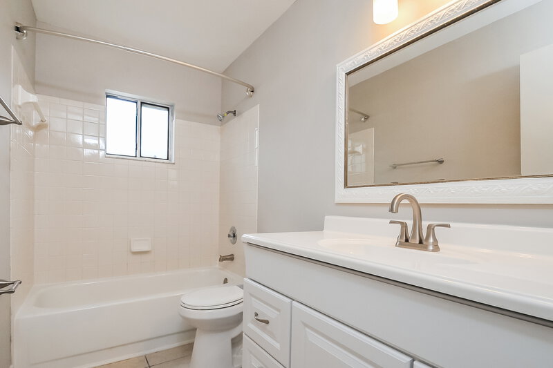 3,220/Mo, 1903 Dartford Ct Valrico, FL 33594 Bathroom View