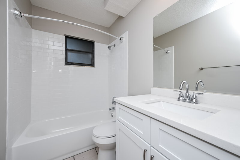 3,120/Mo, 9136 Lometa Ln Port Richey, FL 34668 Main Bathroom View