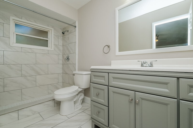 1,960/Mo, 7629 Bramblewood Dr Port Richey, FL 34668 Main Bathroom View