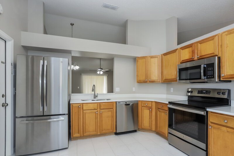 3,770/Mo, 5910 Erhardt Dr Riverview, FL 33578 Kitchen View 2