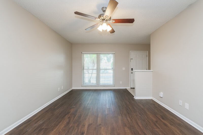 2,010/Mo, 226 Regal Park Dr Valrico, FL 33594 Living Room View