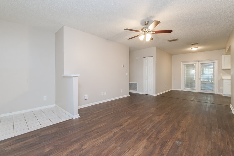 2,010/Mo, 226 Regal Park Dr Valrico, FL 33594 Living Room View 2