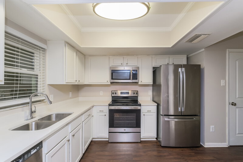 2,010/Mo, 226 Regal Park Dr Valrico, FL 33594 Kitchen View
