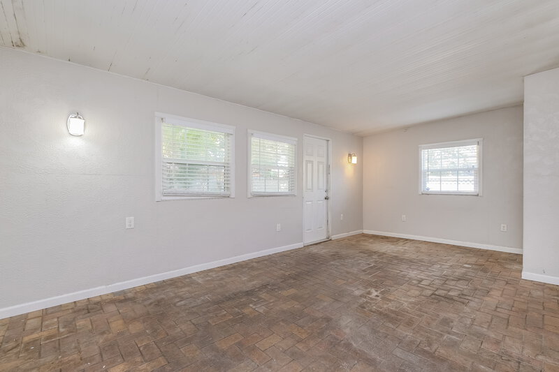 2,010/Mo, 226 Regal Park Dr Valrico, FL 33594 Sitting Room View