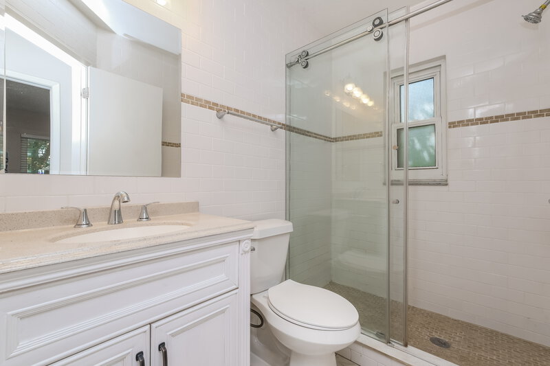 2,010/Mo, 226 Regal Park Dr Valrico, FL 33594 Bathroom View