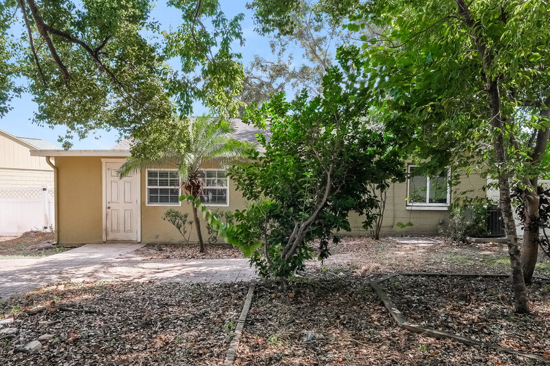 2,010/Mo, 226 Regal Park Dr Valrico, FL 33594 Rear View