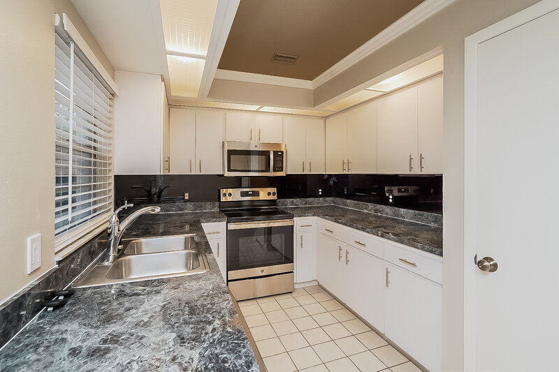 2,270/Mo, 24734 Silversmith Dr Lutz, FL 33559 Kitchen View