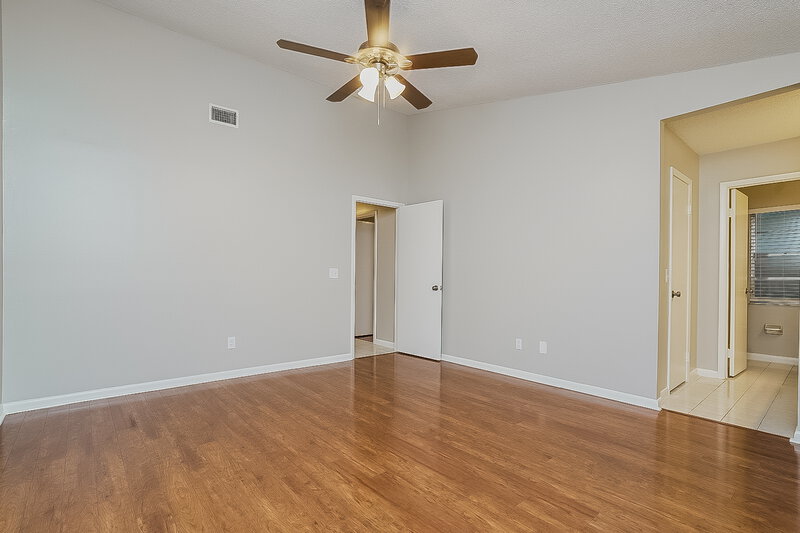 2,270/Mo, 24734 Silversmith Dr Lutz, FL 33559 Main Bedroom View