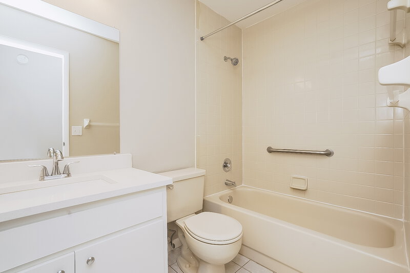 2,270/Mo, 24734 Silversmith Dr Lutz, FL 33559 Bathroom View