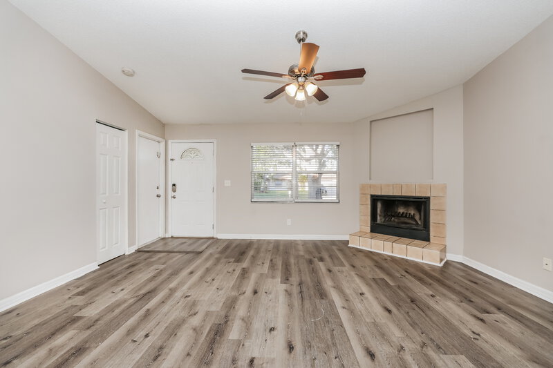 1,845/Mo, 11337 Blackbark Dr Riverview, FL 33579 Living Room View 2