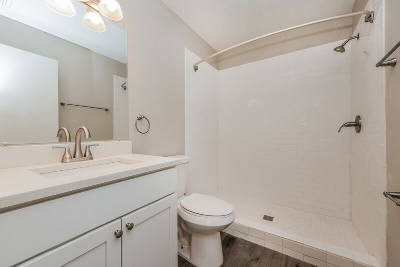 1,845/Mo, 11337 Blackbark Dr Riverview, FL 33579 Main Bathroom View