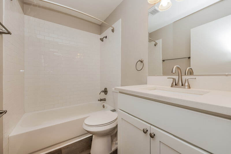 1,845/Mo, 11337 Blackbark Dr Riverview, FL 33579 Bathroom View