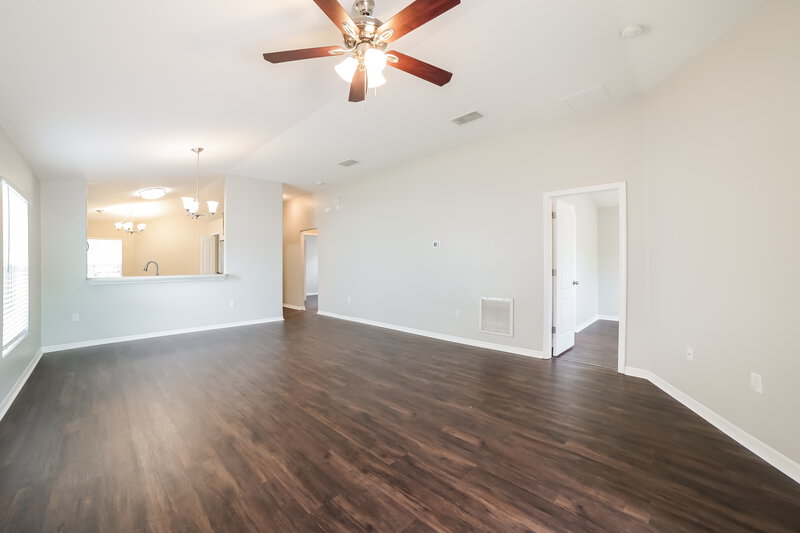 2,025/Mo, 7329 Lumber Port Dr Ruskin, FL 33573 Living Room View