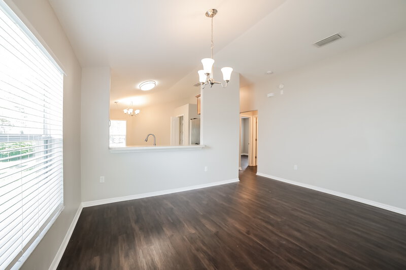 2,025/Mo, 7329 Lumber Port Dr Ruskin, FL 33573 Dining Room View 2