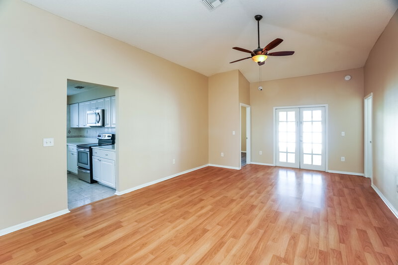 2,110/Mo, 1436 Birchstone Ave Brandon, FL 33511 Living Room View