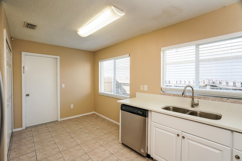 2,110/Mo, 1436 Birchstone Ave Brandon, FL 33511 Breakfast Nook View