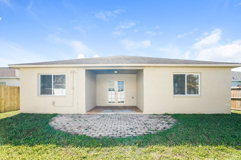 2,110/Mo, 1436 Birchstone Ave Brandon, FL 33511 Rear View
