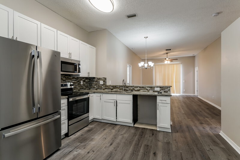 2,335/Mo, 7409 Sade St Tampa, FL 33615 Kitchen View